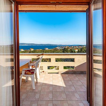 2 Bedroom Amazing Apartment In Neviđane 外观 照片