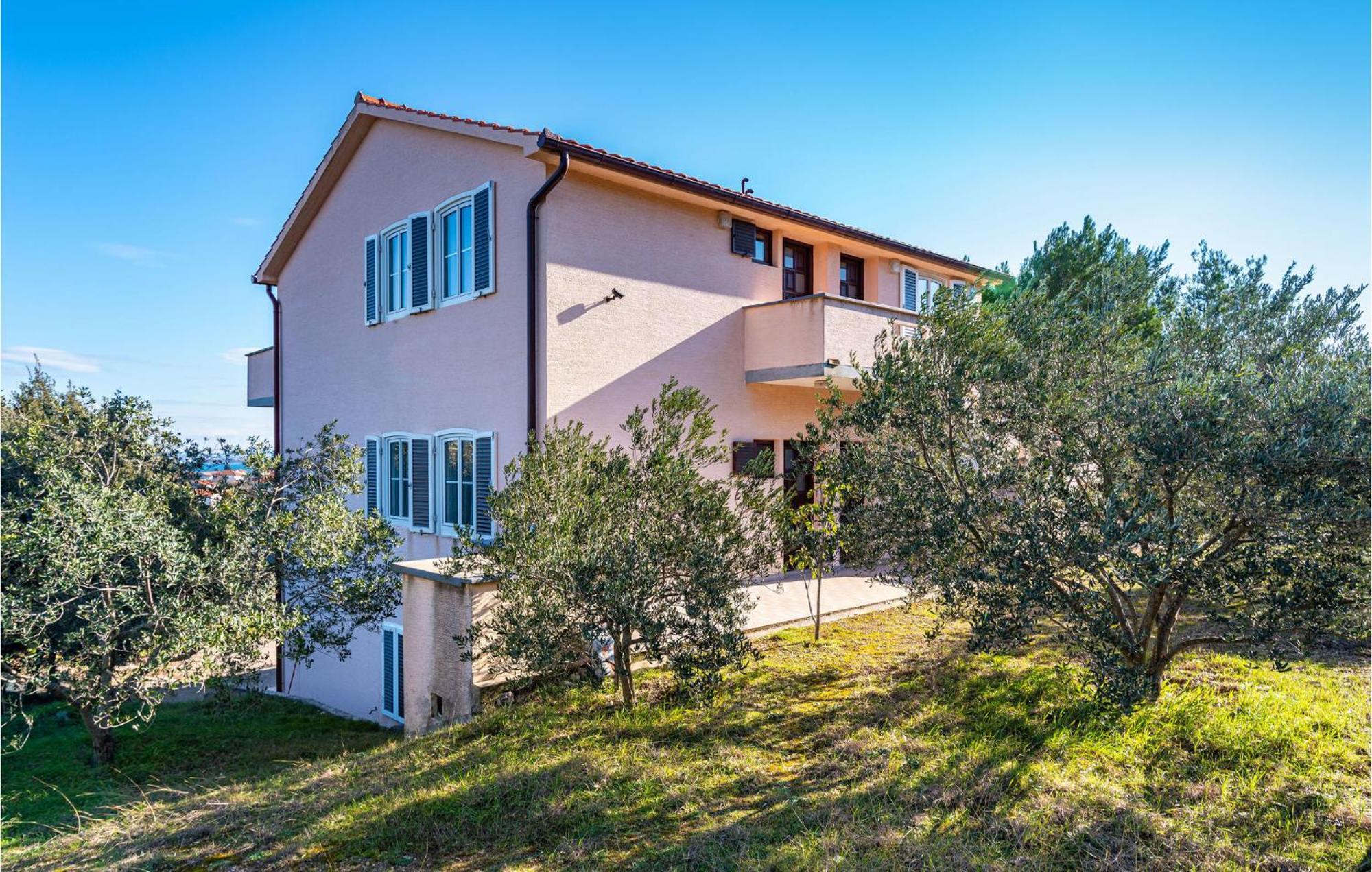 2 Bedroom Amazing Apartment In Neviđane 外观 照片