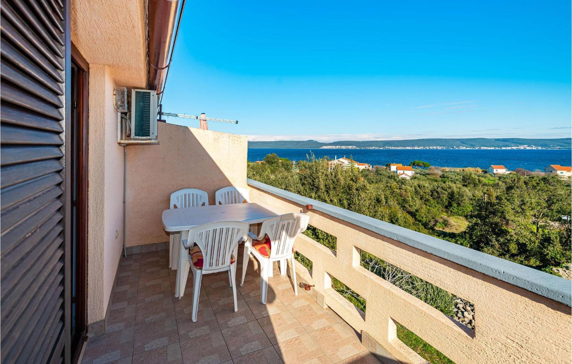 2 Bedroom Amazing Apartment In Neviđane 外观 照片